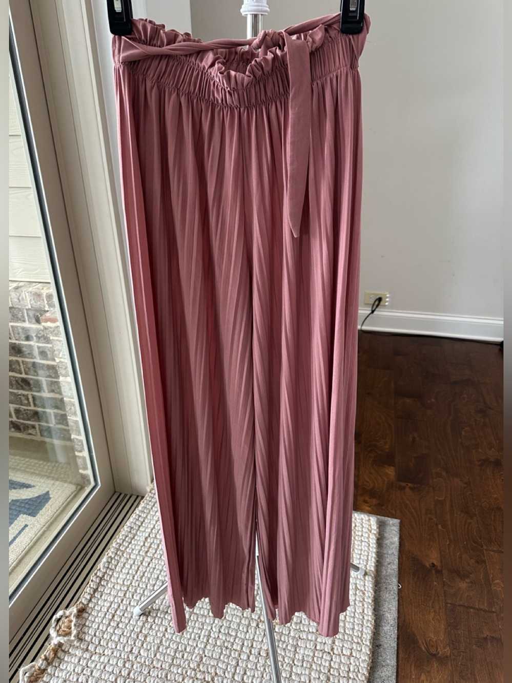Women’s paperbag style mauve pants size large